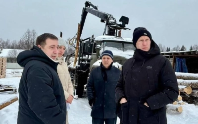 Глава Вяземского округа Олег Смоляков посетил село Хватов Завод